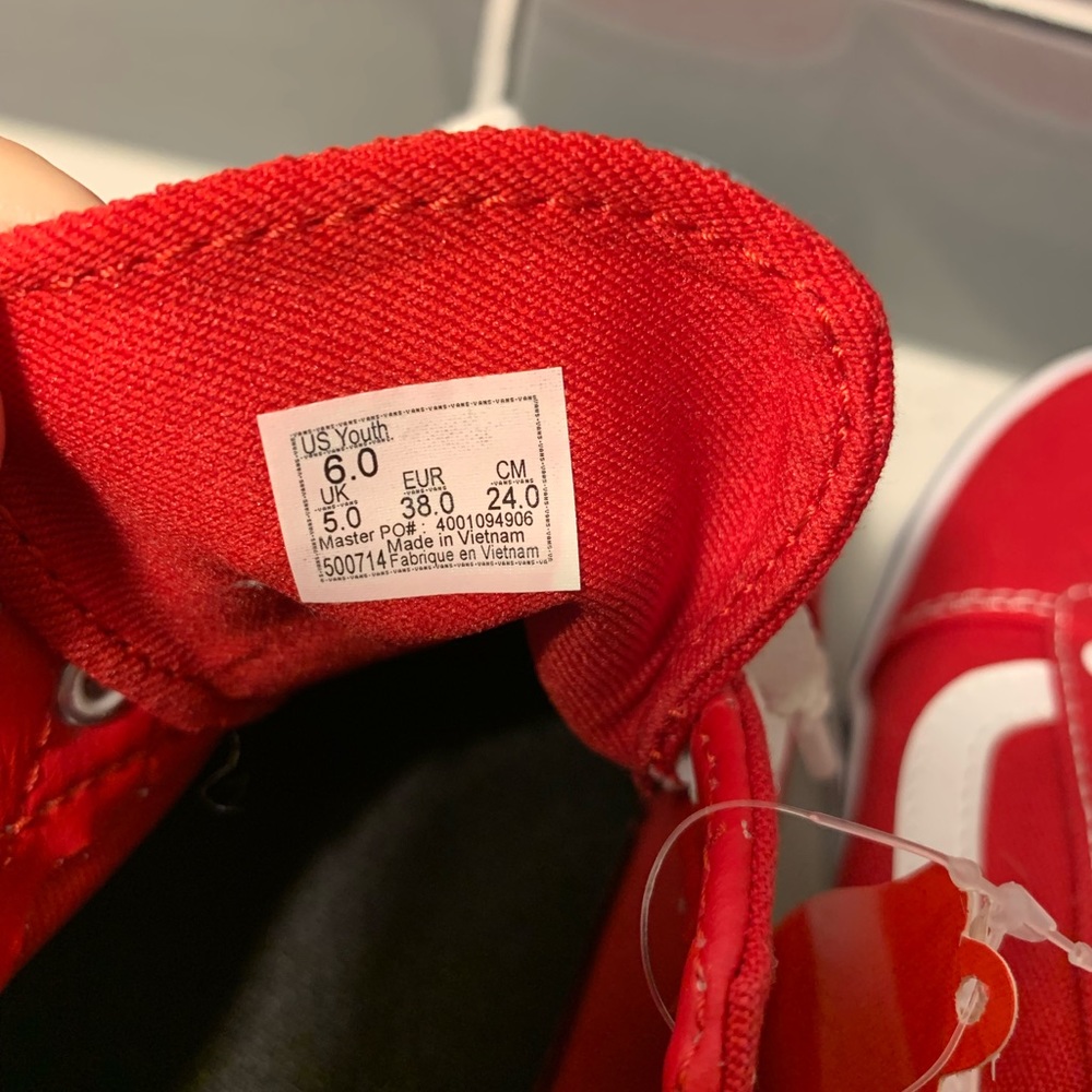 Old Skool Red Vans Sneakers Kids Size 6 ultra rare “VANS” written on the side - Picture 5 of 7